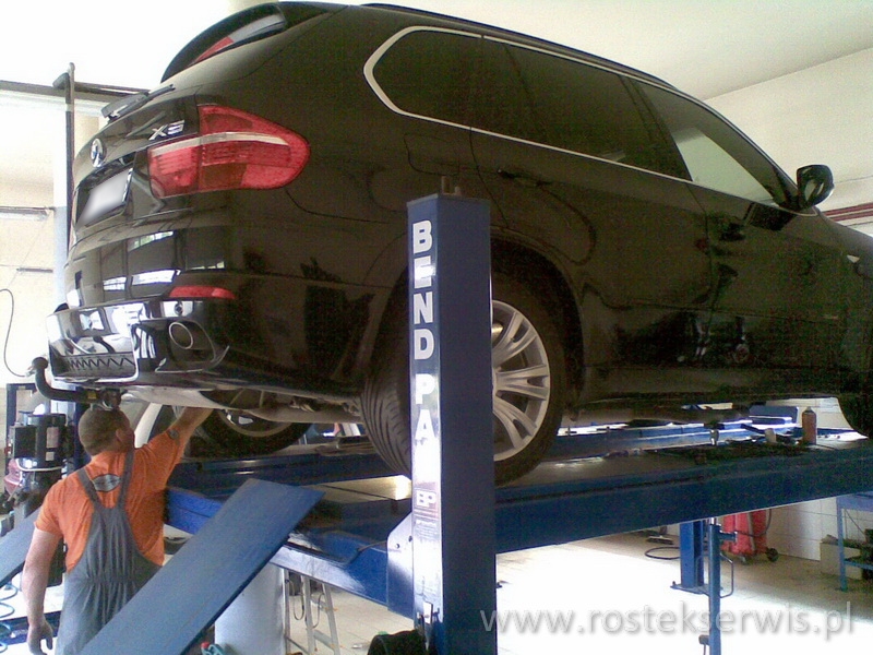 BMW X5 uszczelnienie skrzyni biegów . Rostek Auto
